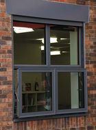 Aluminium parallel security window